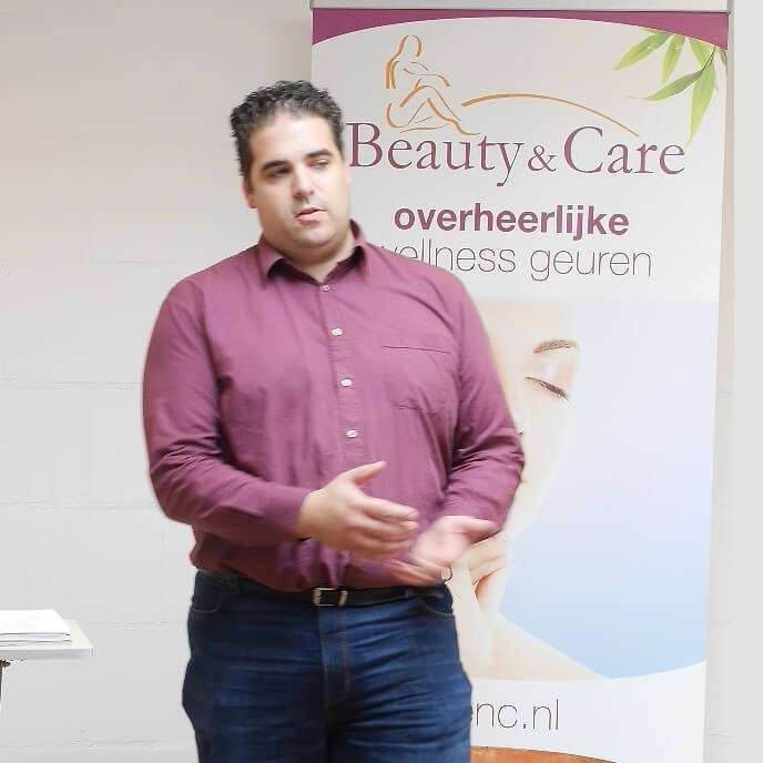 Clinic sauna opgieten en etherische olie vierkant-1
